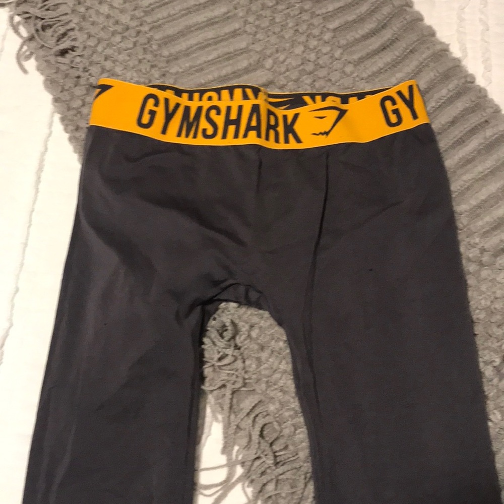Gym shark leggings